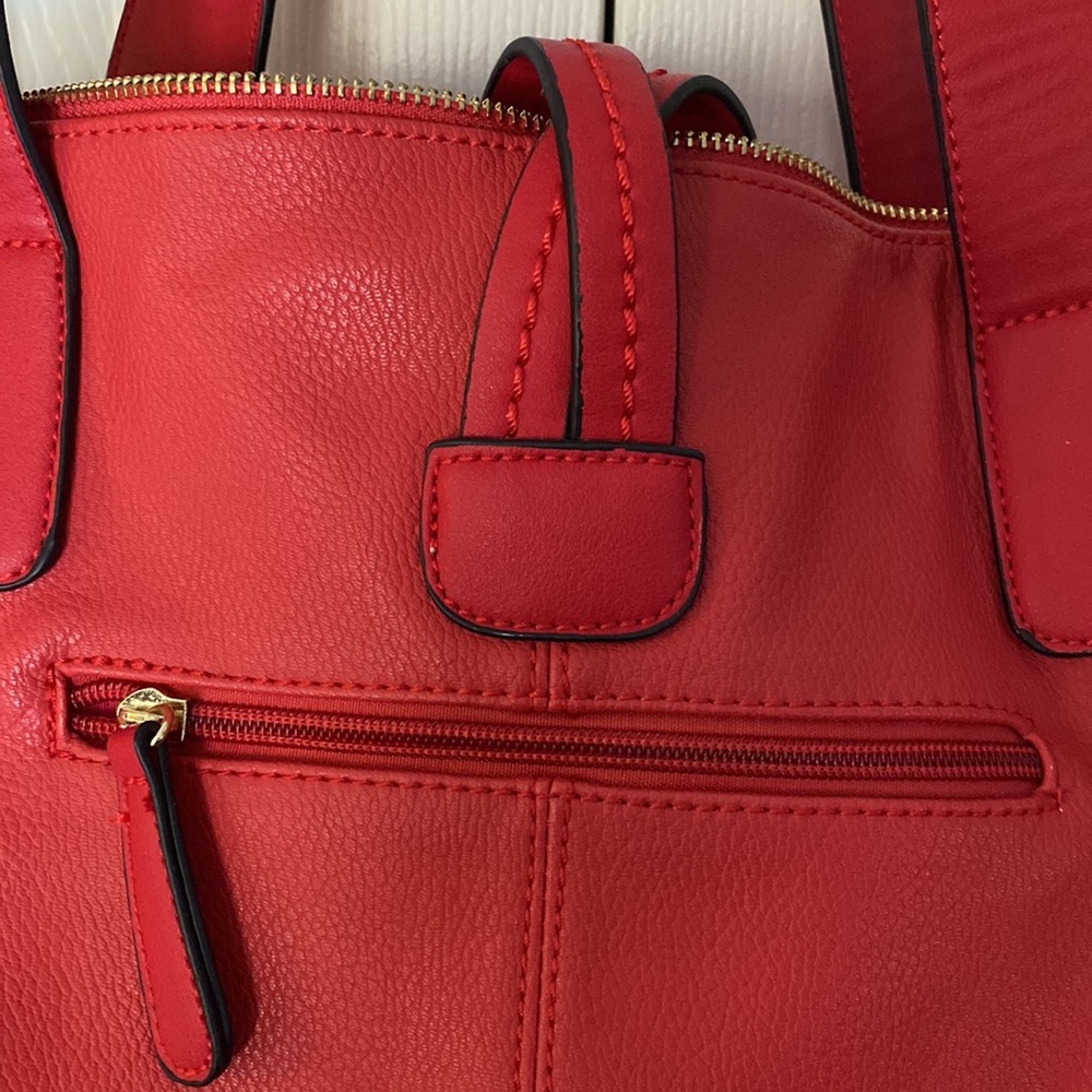 Like New Red (Large) Shoulder bag - Picture 4 of 6